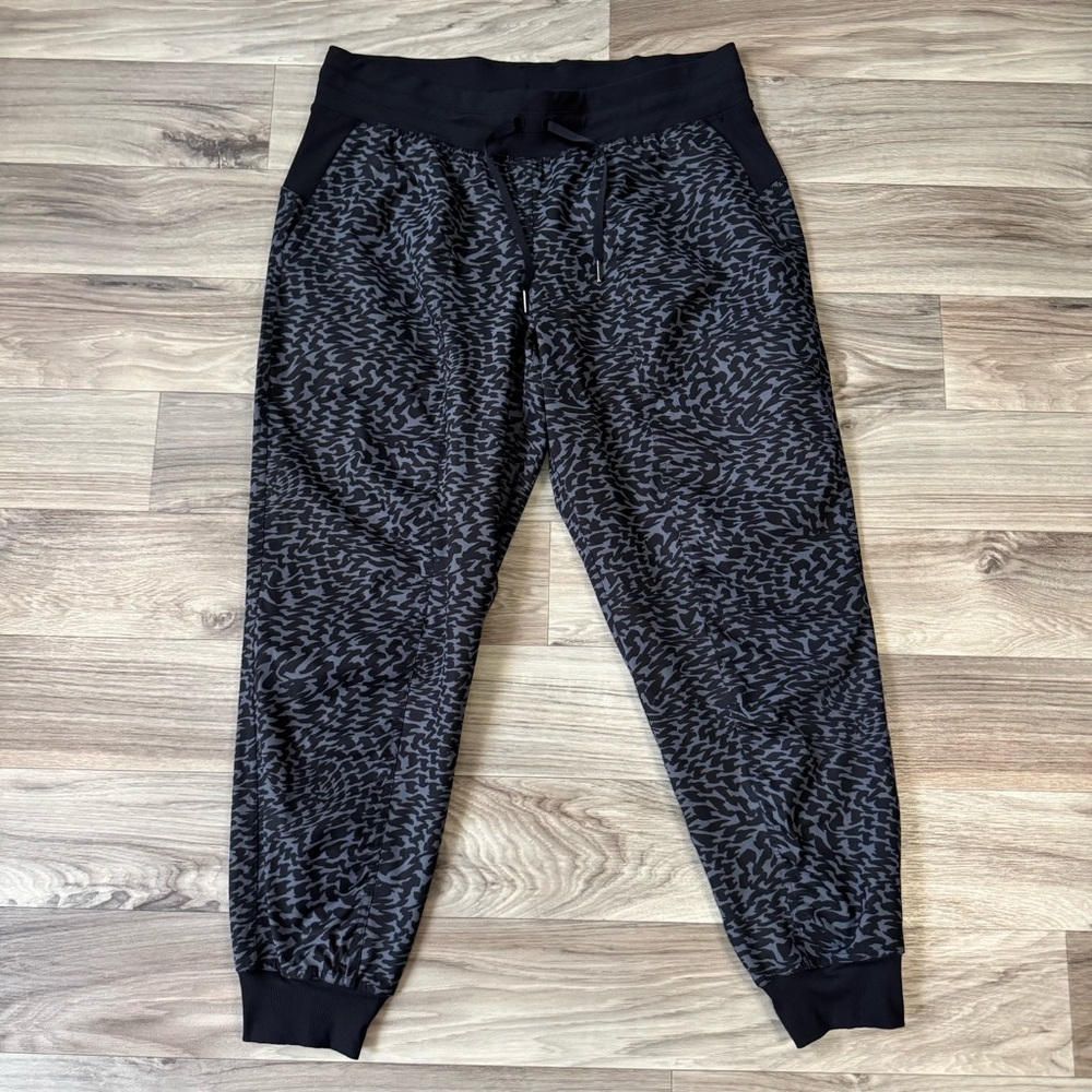 Lululemon Dance Studio Mid-Rise Jogger in Leopard Warp Black Multi Size 14
